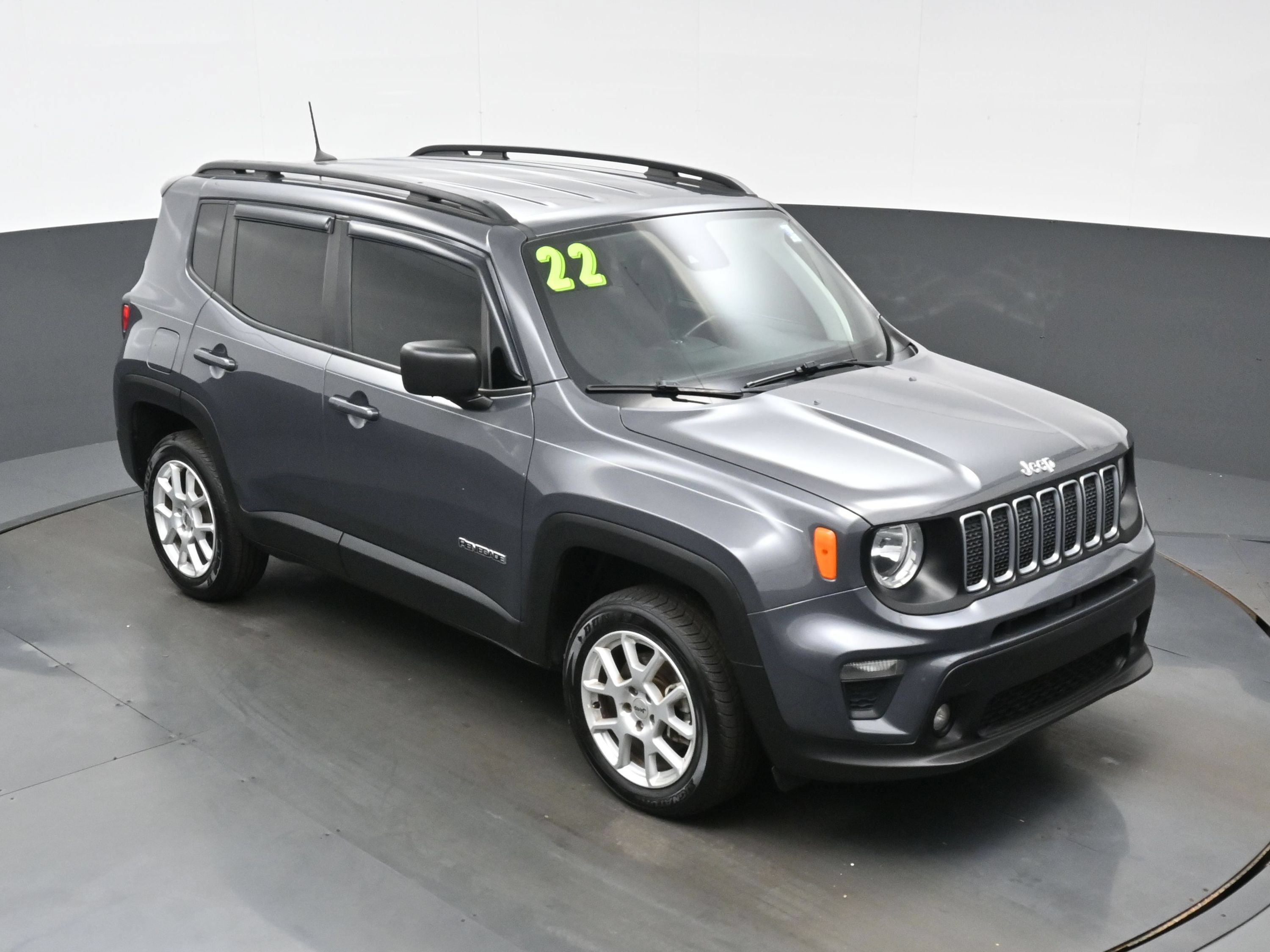 Used 2022 Jeep Renegade Latitude AWD/4WD image 39