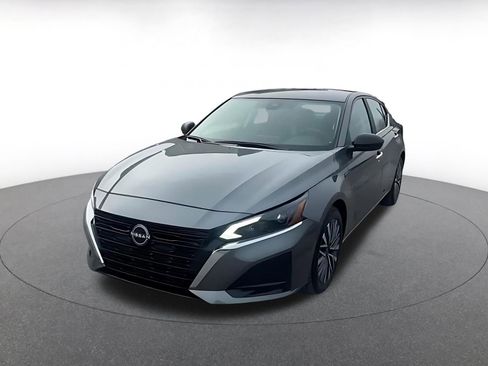 Used 2025 Nissan Altima 2.5 SV image 7