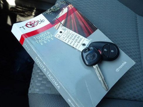 Used 2015 Toyota Tacoma 4x4 Double Cab w/ SR5 Package image 23