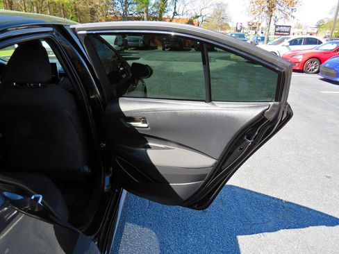 Used 2021 Toyota Corolla LE image 18