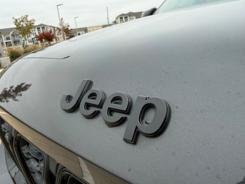 Used 2023 Jeep Grand Cherokee Altitude image 13