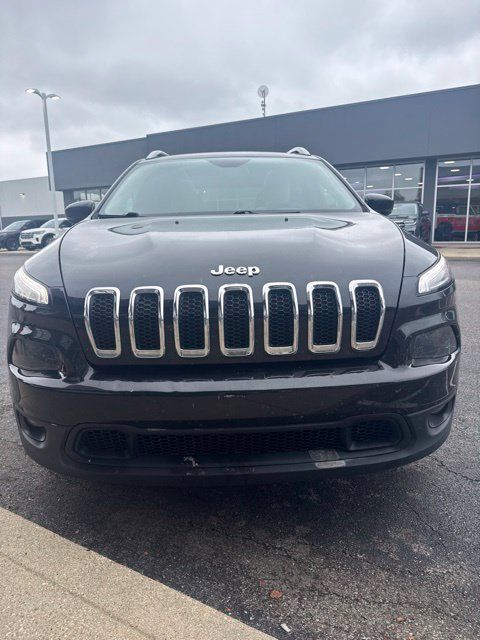 Used 2016 Jeep Cherokee Latitude w/ Comfort/Convenience Group AWD/4WD image 1