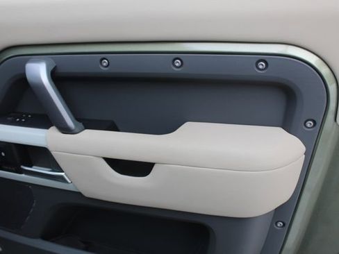 Used 2023 Land Rover Defender 90 X-Dynamic SE image 27