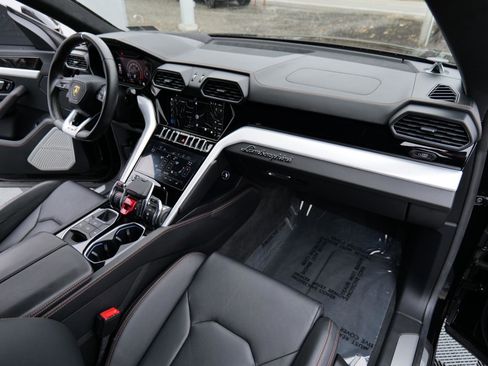 Used 2021 Lamborghini Urus AWD/4WD image 35
