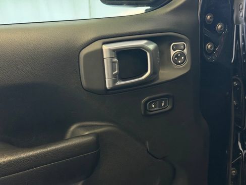 Used 2023 Jeep Gladiator Rubicon w/ Cold Weather Group AWD/4WD image 12