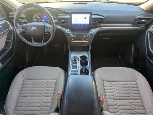 Used 2020 Ford Explorer XLT image 4