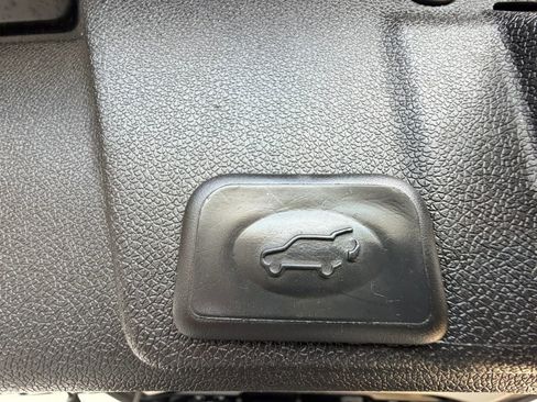 Used 2016 Chevrolet Traverse LT image 8