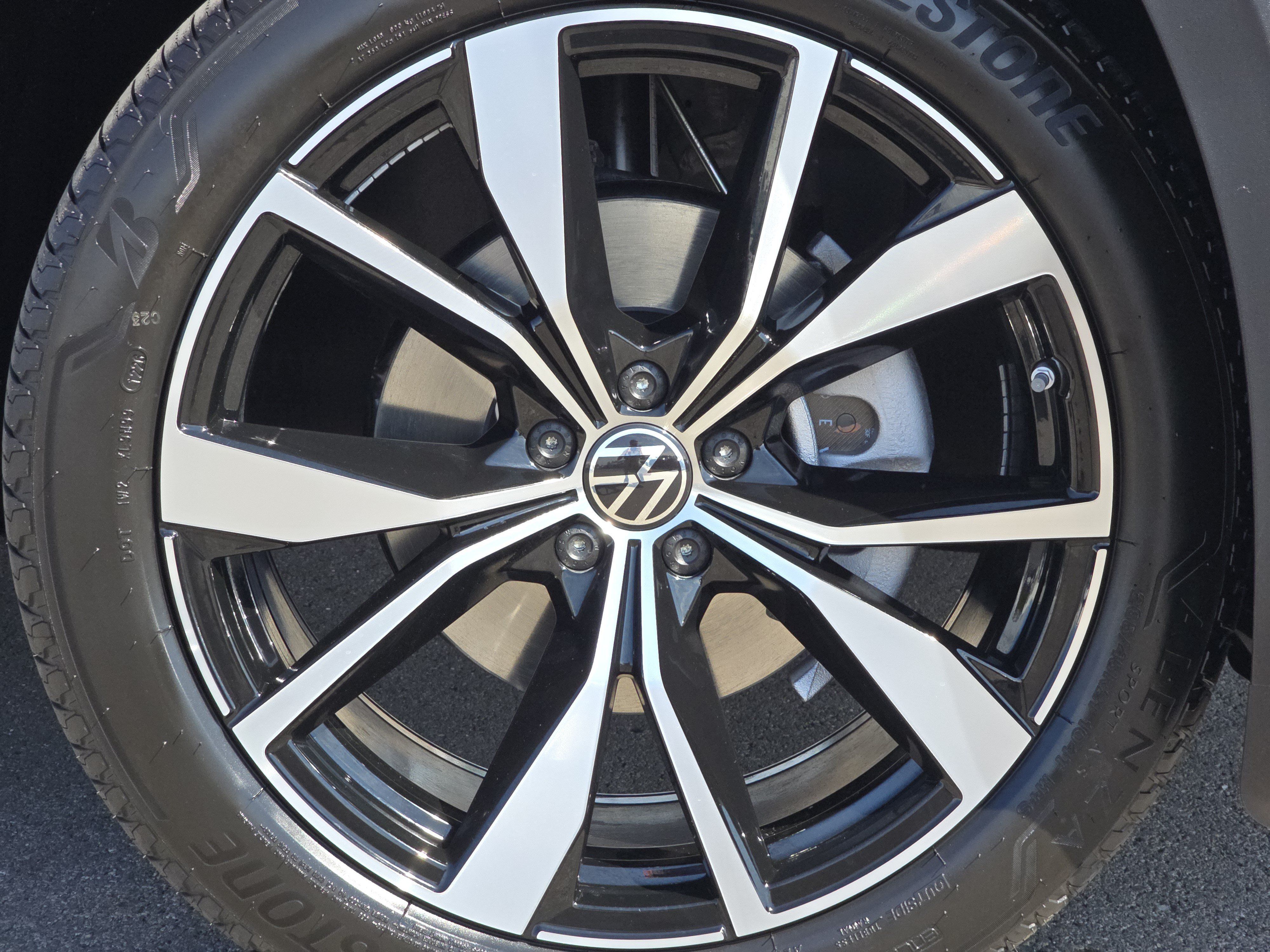 New 2026 Volkswagen Atlas Cross Sport SEL Premium R-Line AWD/4WD image 16