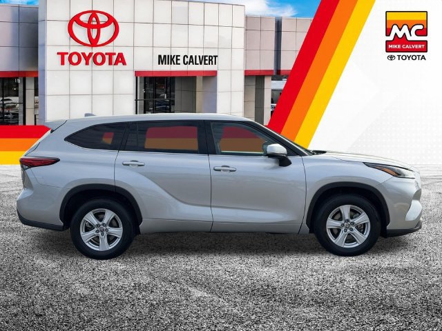 Used 2021 Toyota Highlander LE FWD image 10