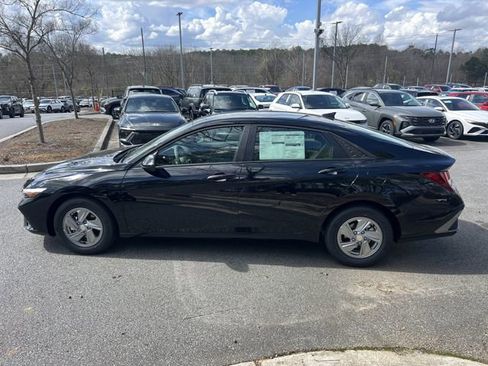 New 2026 Hyundai Elantra SE image 4