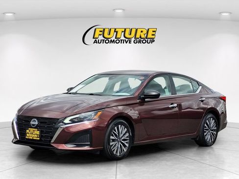 Certified 2025 Nissan Altima 2.5 SV FWD image 5