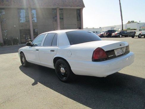 Used 2010 Ford Crown Victoria Police Interceptor image 4