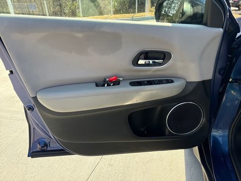 Used 2017 Honda HR-V EX image 14