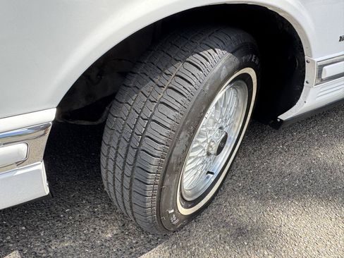 Used 1994 Lincoln Town Car Executive RWD image 28