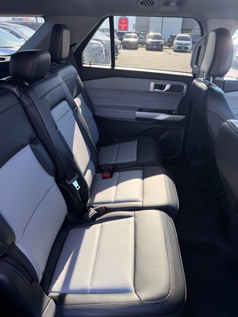 Used 2024 Ford Explorer XLT w/ Equipment Group 202A AWD/4WD image 15