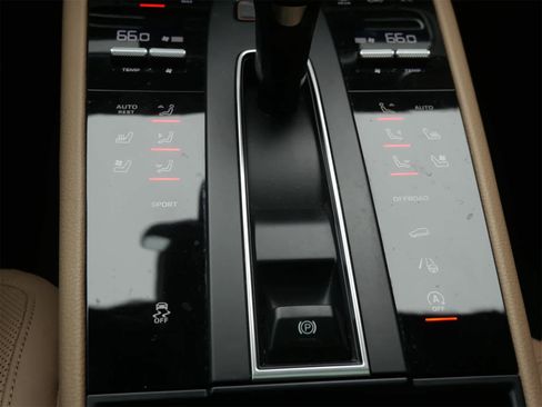 Certified 2024 Porsche Macan image 17