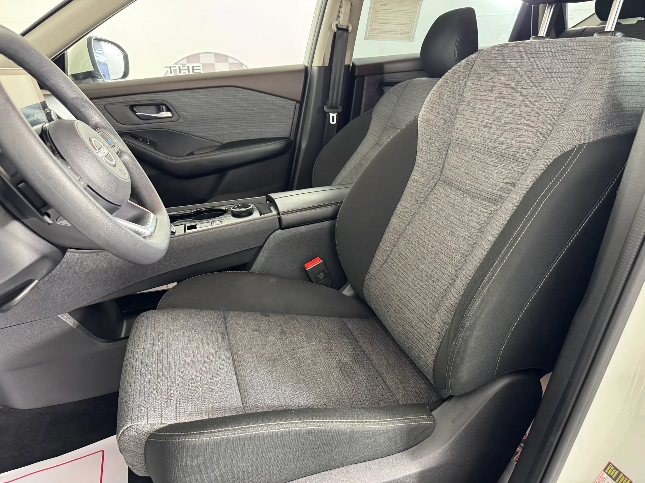 Used 2023 Nissan Rogue SV AWD/4WD image 32