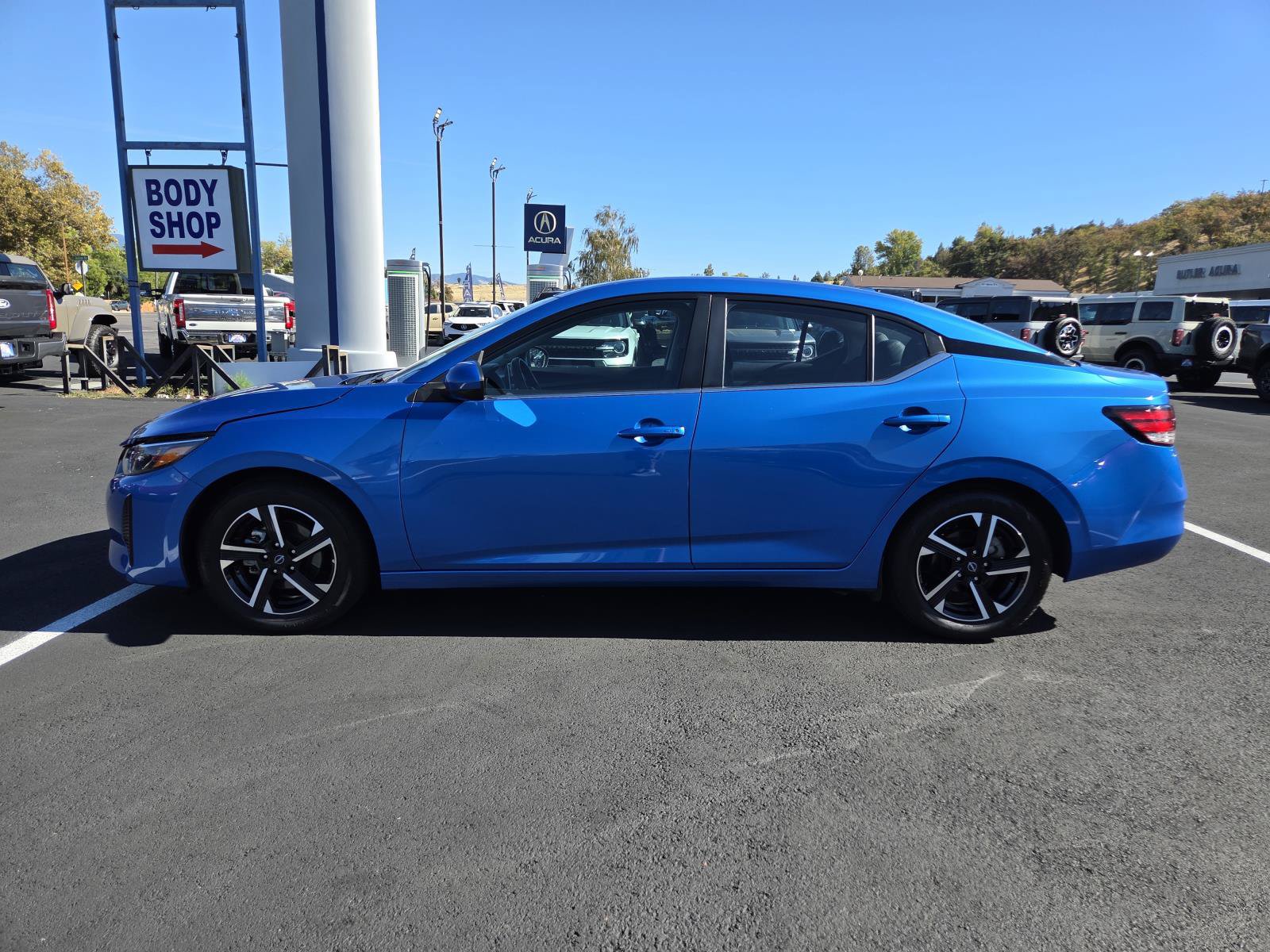 Used 2025 Nissan Sentra SV FWD image 8