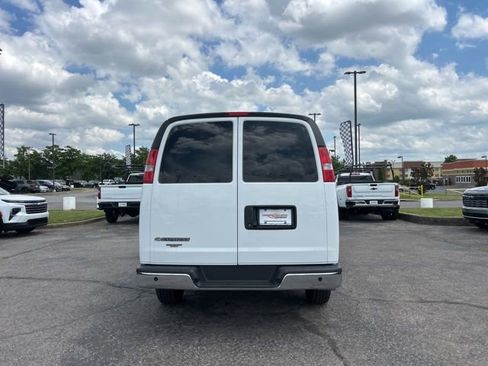 New 2025 Chevrolet Express 3500 Extended RWD image 4