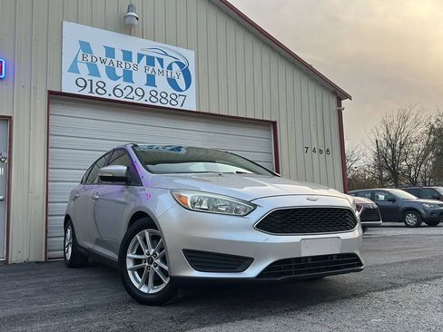 Used 2015 Ford Focus SE image 1
