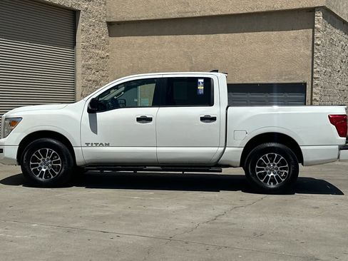 Used 2023 Nissan Titan SV image 6