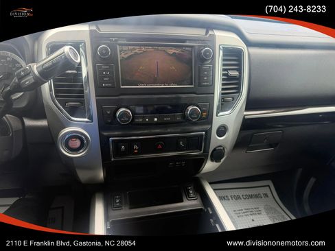 Used 2019 Nissan Titan SV w/ SV Convenience Package image 17
