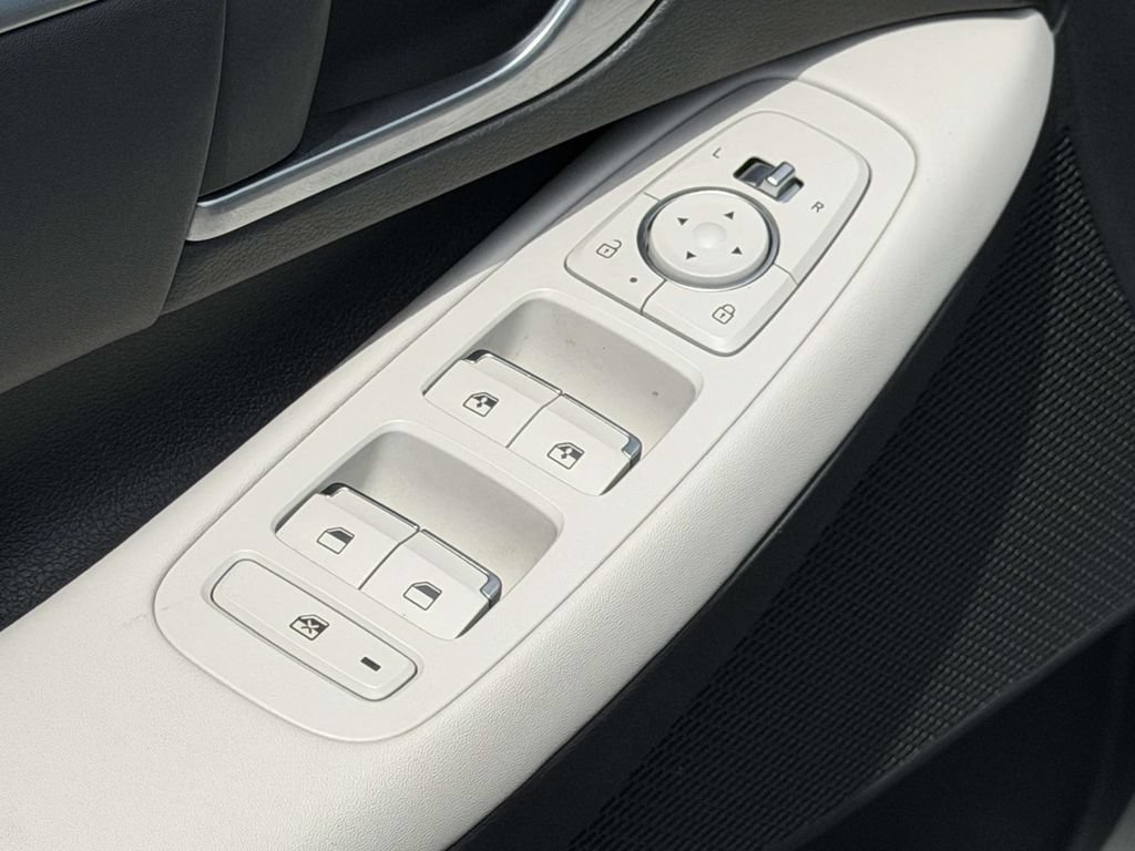 Certified 2025 Hyundai Sonata SEL AWD/4WD image 18