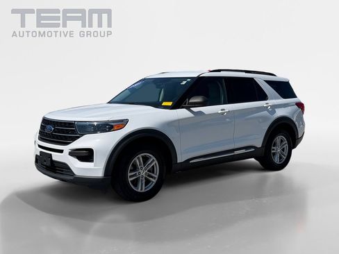 Used 2021 Ford Explorer XLT RWD image 3
