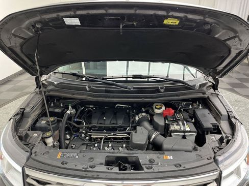 Used 2018 Ford Explorer XLT w/ Equipment Group 202A AWD/4WD image 2