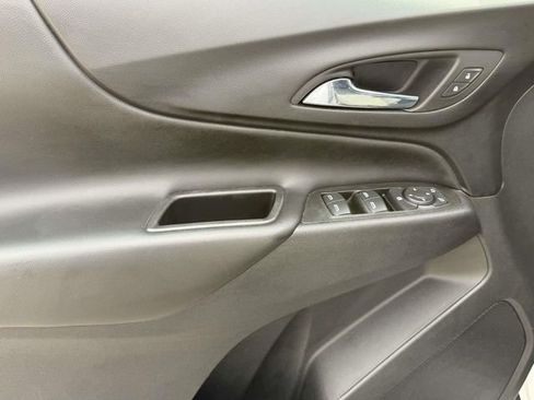 Used 2022 Chevrolet Equinox LT FWD image 17