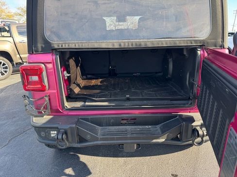 Used 2024 Jeep Wrangler Unlimited Rubicon w/ Technology Group image 9