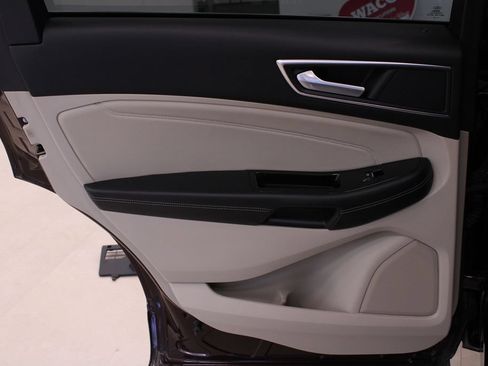 Used 2018 Ford Edge Titanium w/ Equipment Group 302A FWD image 31