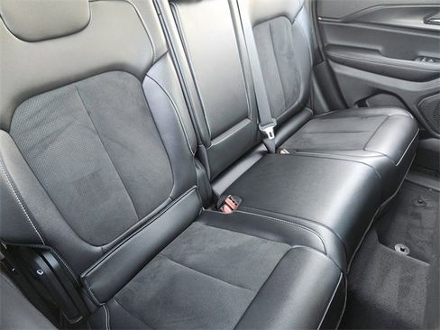 Certified 2025 Jeep Grand Cherokee Altitude image 27