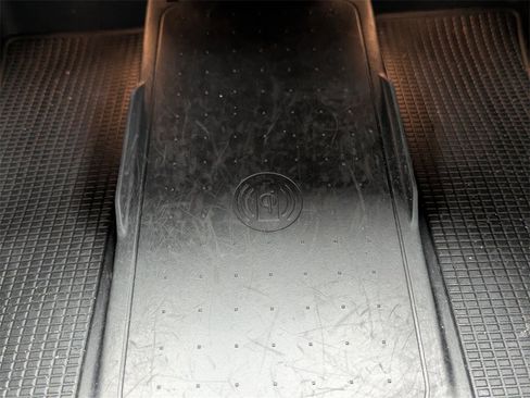 Certified 2024 Volvo XC40 B5 Plus w/ Protection Package Premier image 33