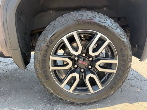 Used 2024 GMC Sierra 1500 AT4 w/ Technology Package AWD/4WD image 20