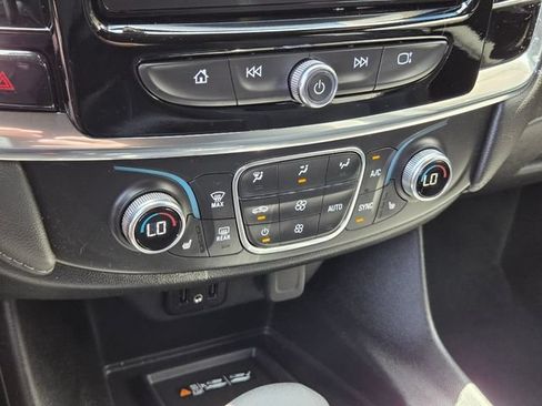 Certified 2023 Chevrolet Traverse LT FWD image 22