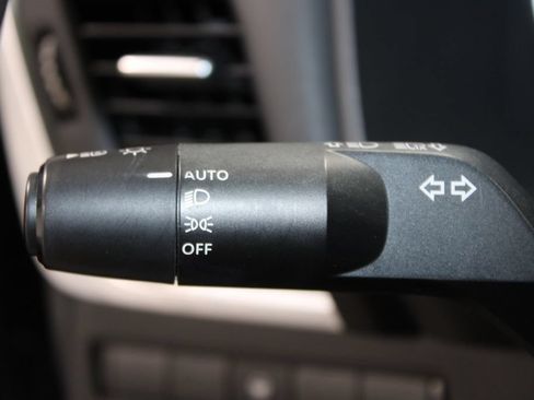 Used 2023 Nissan Rogue SV AWD/4WD image 35