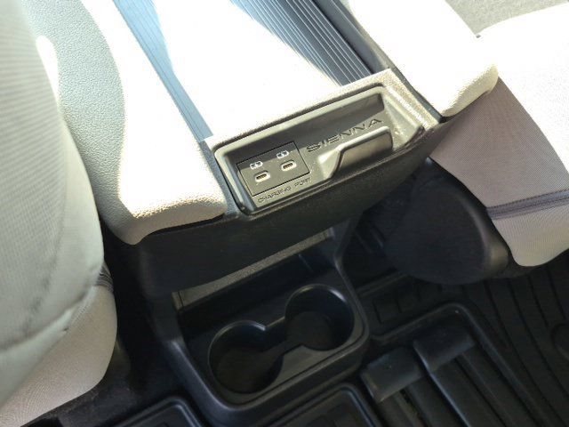 Used 2026 Toyota Sienna LE FWD image 17