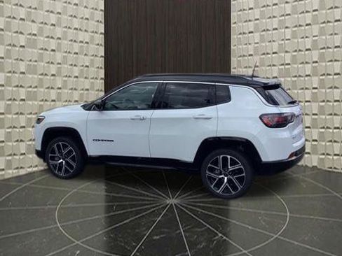 Certified 2025 Jeep Compass Limited w/ Elite Group AWD/4WD image 8