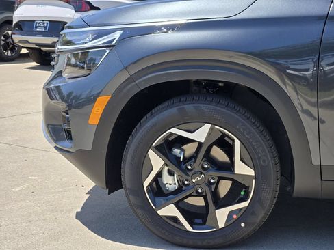 New 2026 Kia Seltos S FWD image 5
