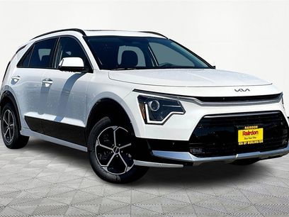 New 2025 Kia Niro SX