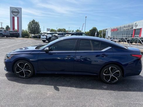Used 2024 Nissan Altima 2.5 SR w/ SR Premium Package FWD image 8