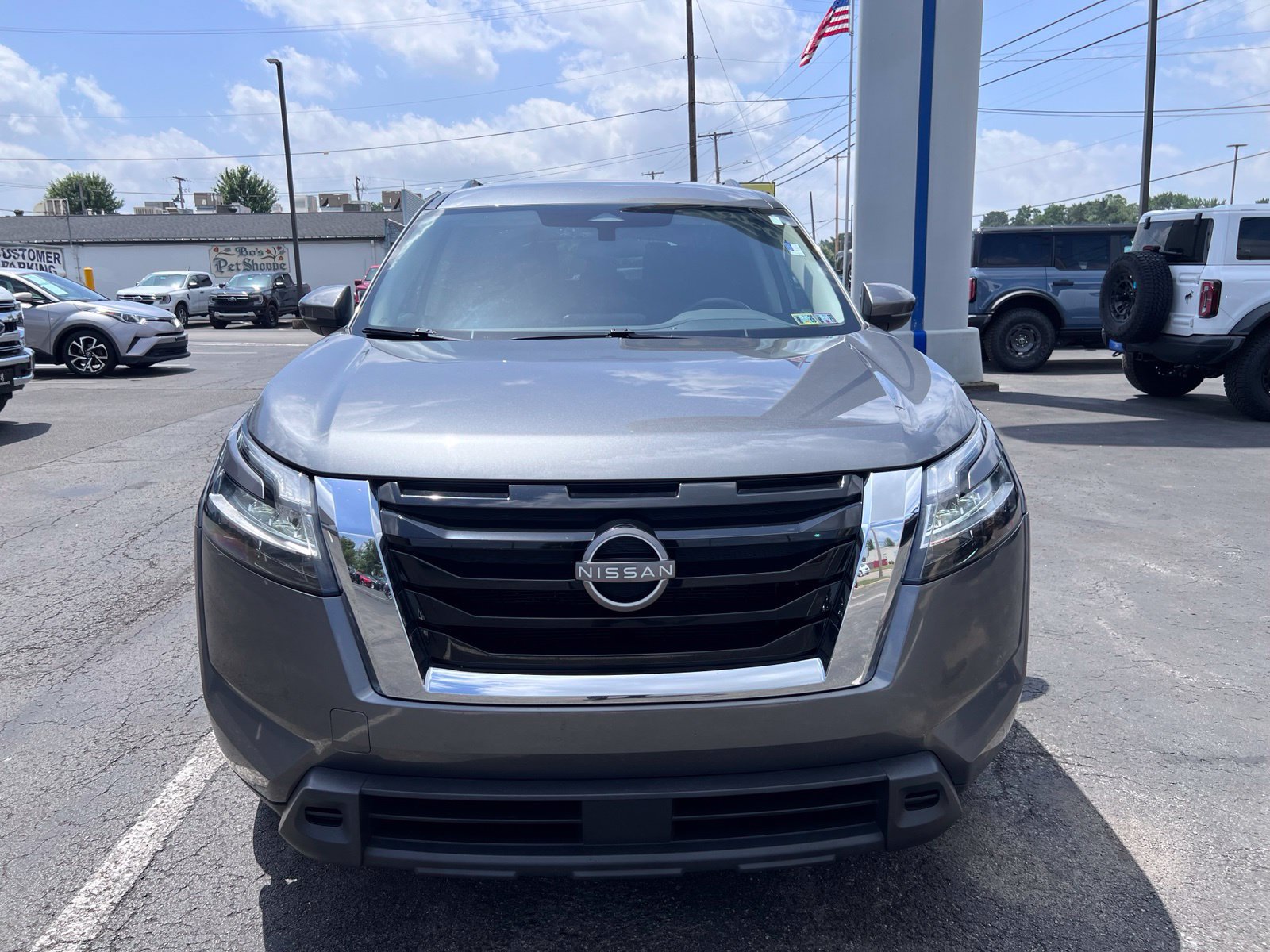 Used 2022 Nissan Pathfinder SV AWD/4WD image 3