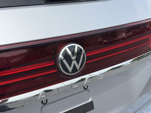 Used 2024 Volkswagen Atlas SE image 7
