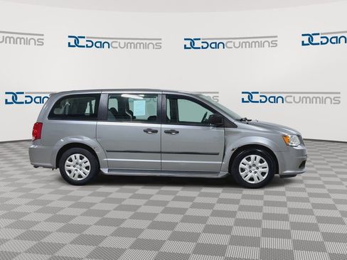 Used 2015 Dodge Grand Caravan American Value Package w/ UConnect Hands-Free Group FWD image 9