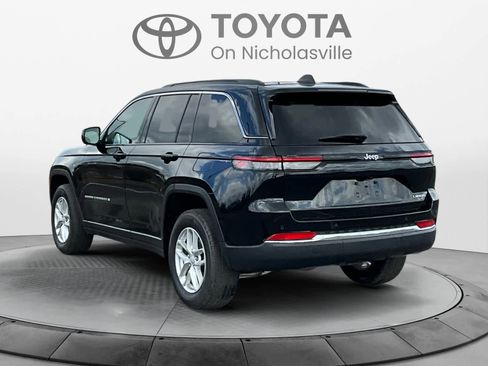 Used 2024 Jeep Grand Cherokee Laredo X image 4