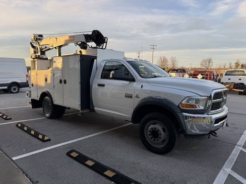 Used 2011 RAM 5500 SLT image 4