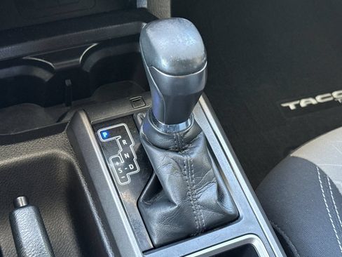 Used 2021 Toyota Tacoma TRD Off-Road w/ Technology Package AWD/4WD image 31