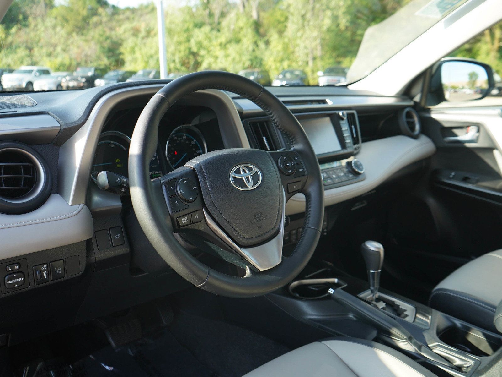 Used 2018 Toyota RAV4 Limited AWD/4WD image 25