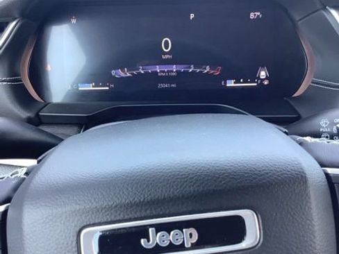Certified 2023 Jeep Grand Cherokee Limited w/ Luxury Tech Group II AWD/4WD image 11